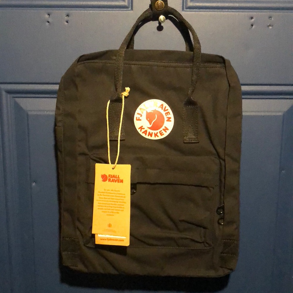 Black fjallraven kanken backpack